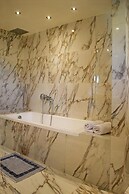 Arktos Hotel Deluxe Suite With Lake View