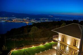 Arktos Hotel Deluxe Suite With Lake View