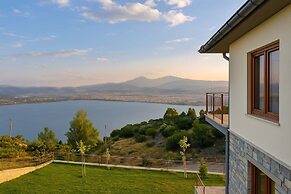 Arktos Hotel Cozy Triple Room With Scenic Views