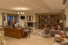 Arktos Hotel Cozy Triple Room With Scenic Views