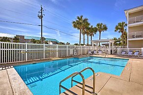 Walk to Beach: Condo in Pensacola w/ Pool Access