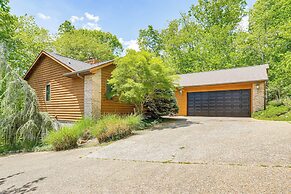 4 Mi to Massanutten Resort: Family Home w/ Views!