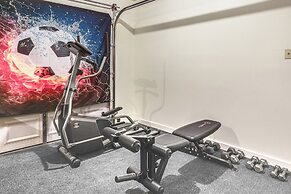 4 Mi to Massanutten Resort: Family Home w/ Views!