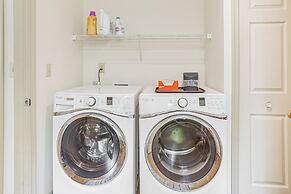 4 Mi to Massanutten Resort: Family Home w/ Views!