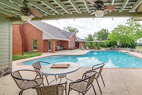 Tranquil Family Retreat: 4 Mi to Dtwn Winnsboro!