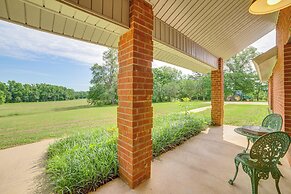 Tranquil Family Retreat: 4 Mi to Dtwn Winnsboro!