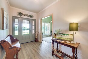 Tranquil Family Retreat: 4 Mi to Dtwn Winnsboro!