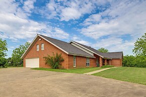 Tranquil Family Retreat: 4 Mi to Dtwn Winnsboro!