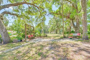 < 1 Mi to Lake Rousseau: Waterfront Home!