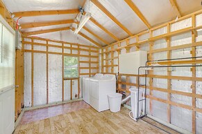 < 1 Mi to Lake Rousseau: Waterfront Home!