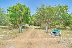 < 1 Mi to Lake Rousseau: Waterfront Home!