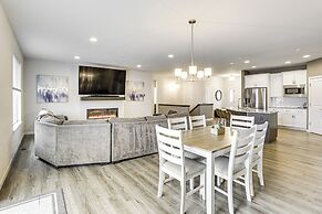 Spacious & Modern Home w/ Deck in Oregon!