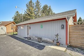 9 Mi to Shore: Home w/ Hot Tub in Howards Grove!