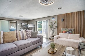 9 Mi to Shore: Home w/ Hot Tub in Howards Grove!