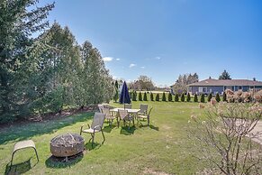 9 Mi to Shore: Home w/ Hot Tub in Howards Grove!