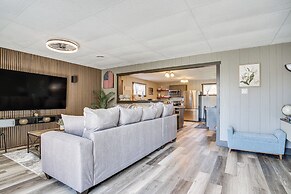 9 Mi to Shore: Home w/ Hot Tub in Howards Grove!