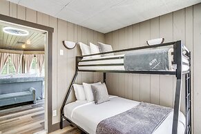 9 Mi to Shore: Home w/ Hot Tub in Howards Grove!