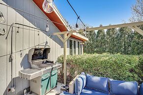 9 Mi to Shore: Home w/ Hot Tub in Howards Grove!