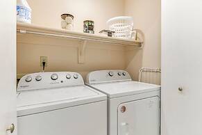 14 Mi to Dtwn Indy: Family Gem w/ Yard