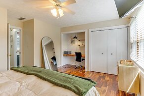 14 Mi to Dtwn Indy: Family Gem w/ Yard