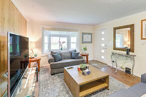 10 Mi to South Beach & Newport: Home w/ Deck!