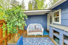 10 Mi to South Beach & Newport: Home w/ Deck!