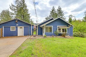 10 Mi to South Beach & Newport: Home w/ Deck!