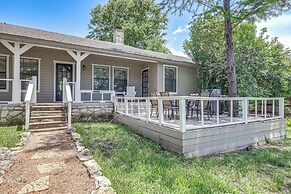 3 Mi to Boerne Lake: Getaway w/ Deck & Yard!