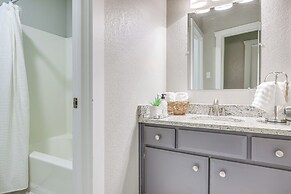 3 Mi to Boerne Lake: Getaway w/ Deck & Yard!