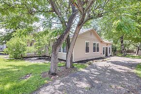 3 Mi to Boerne Lake: Getaway w/ Deck & Yard!