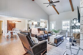 3 Mi to Boerne Lake: Getaway w/ Deck & Yard!