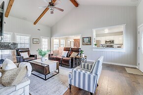 3 Mi to Boerne Lake: Getaway w/ Deck & Yard!