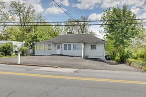9 Mi to Midtown: Convenient Harrisburg Apt