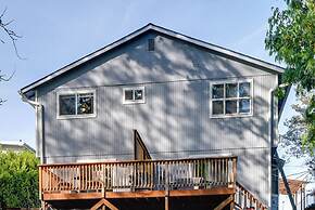 Walk to Dtwn Milwaukie: Family Gem w/ Creek Access