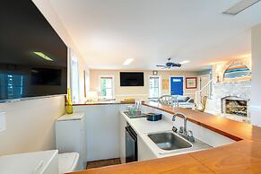 Hot Tub & Bay Views: Kill Devil Hills Haven!