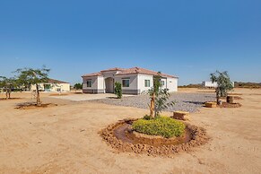 Mtn Views: Spacious Family Home in Casa Grande!