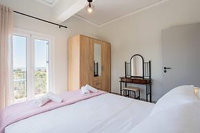 Seaview Serenity - Beachside Getaway