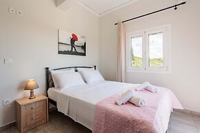 Seaview Serenity - Beachside Getaway