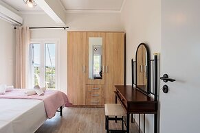 Seaview Serenity - Beachside Getaway