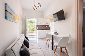 Seaview Serenity - Beachside Getaway