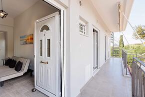 Seaview Serenity - Beachside Getaway