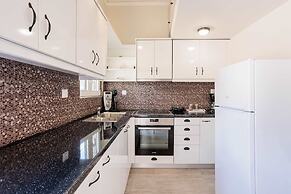 Seaview Serenity - Beachside Getaway