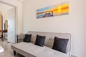 Seaview Serenity - Beachside Getaway