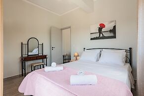 Seaview Serenity - Beachside Getaway