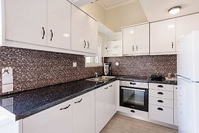 Seaview Serenity - Beachside Getaway