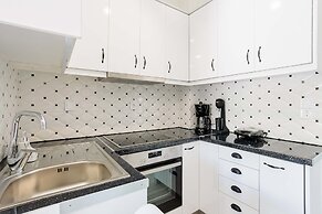 Serenity and Views - Beachside Escape