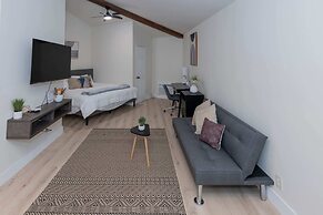 Hunstville Modern Studio Retreatsleeps 2