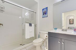 Pool, Hot Tub & Theatre Access: Kissimmee Gem