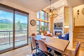 Luxury 2BR Mountain Townhouse w Picturesque Views