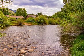 Luxury 2BR Mountain Townhouse w Picturesque Views